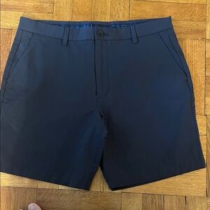 Vineyard Vines men’s performance shorts size 34